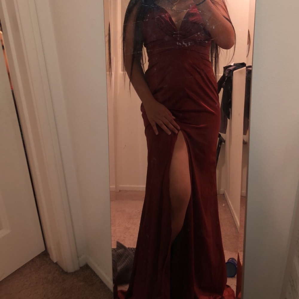Windsor Kehlani plunging formal satin dress - Picture 5 of 7